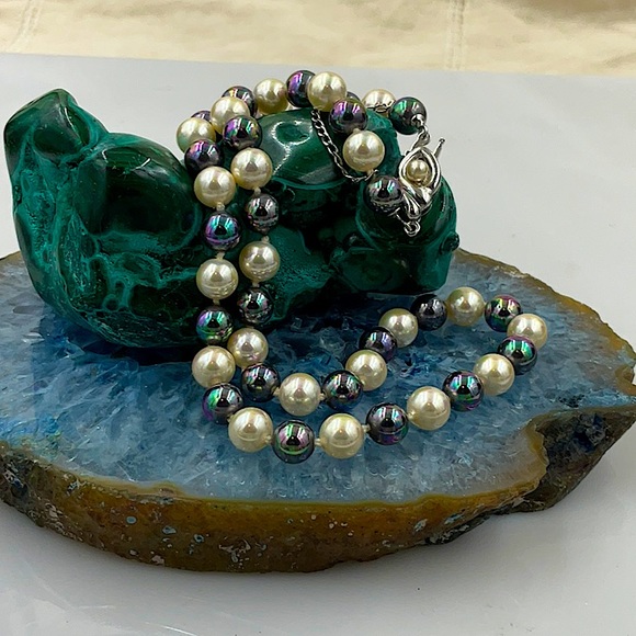 16” Cultured White Pearls & Peacock Colored Cultured Pearls With 925 Clasp - Picture 6 of 10